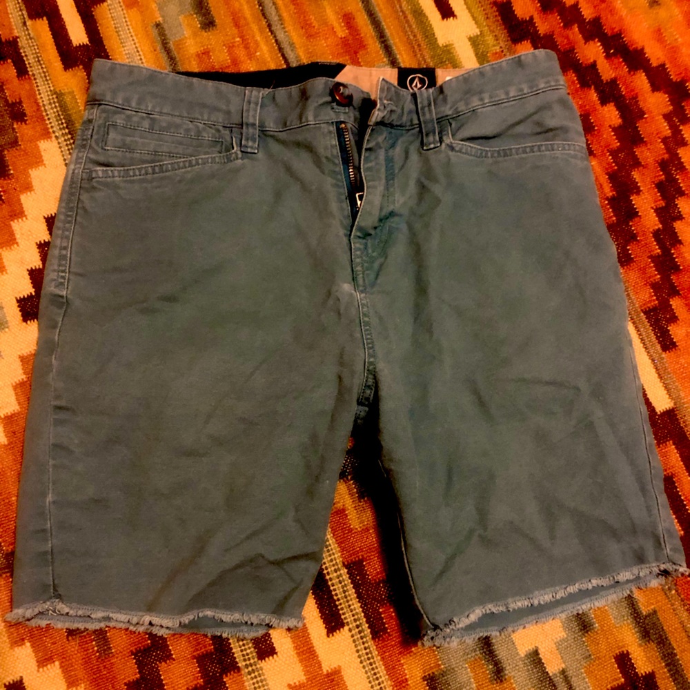 VOLCOM dusty blue size 30 short